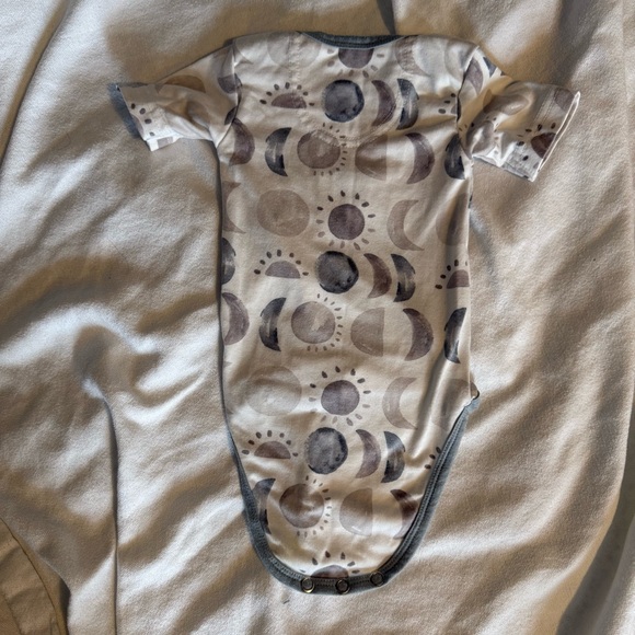 Copper Pearl Onesies - 3 new size 0-3mo, 1 gently used 3-6mo - price is for ALL - Picture 5 of 12